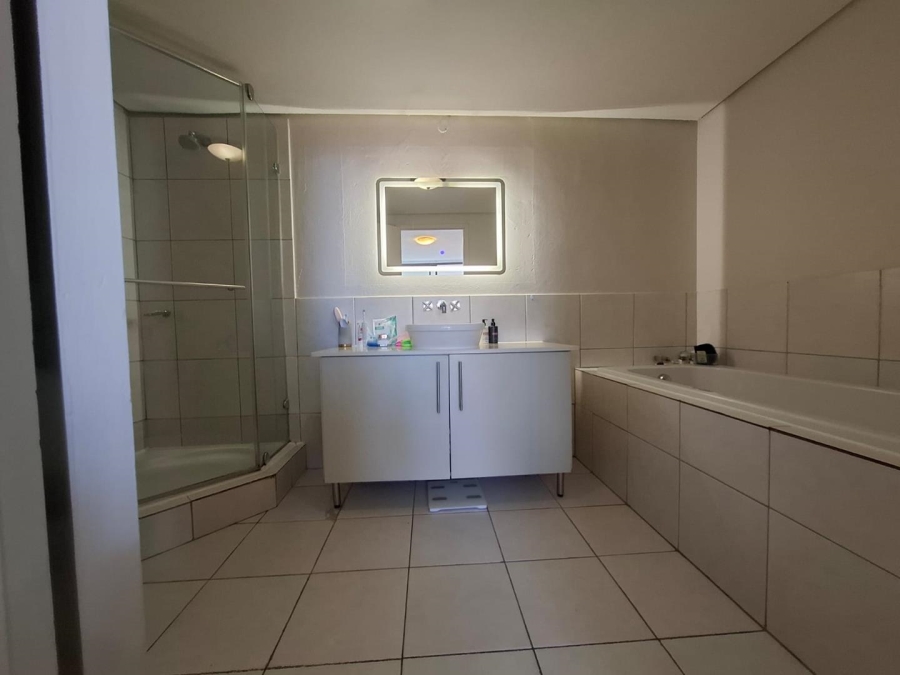 2 Bedroom Property for Sale in Sea Point Western Cape
